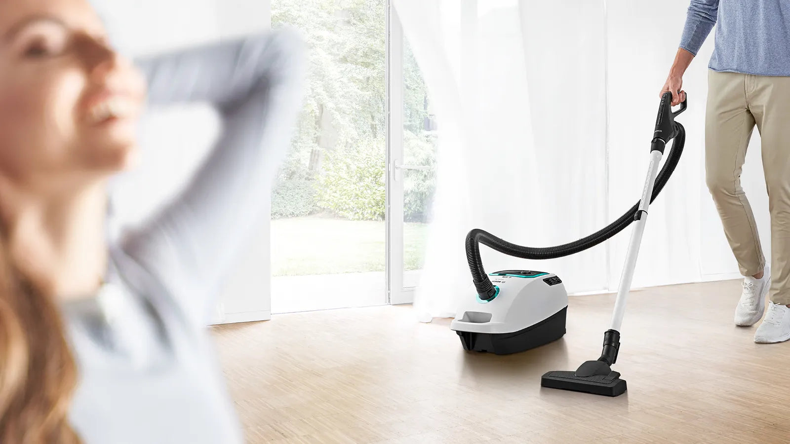 Bosch Series 6 Bagged vacuum cleaner ProHygienic White