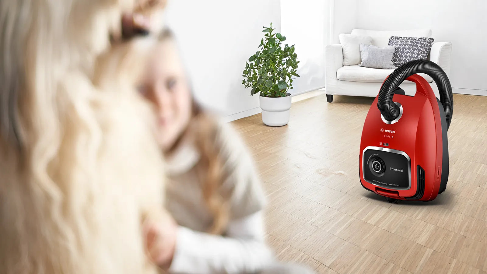 Bosch Series 6 Bagged vacuum cleaner ProAnimal Red